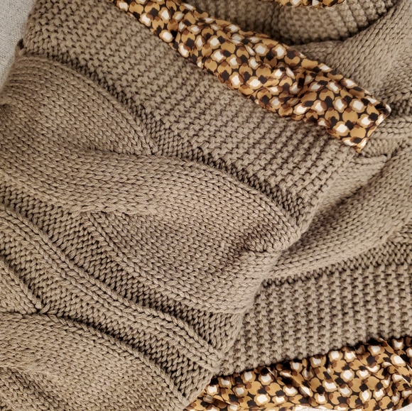 Scarf - Picture 2 of 3